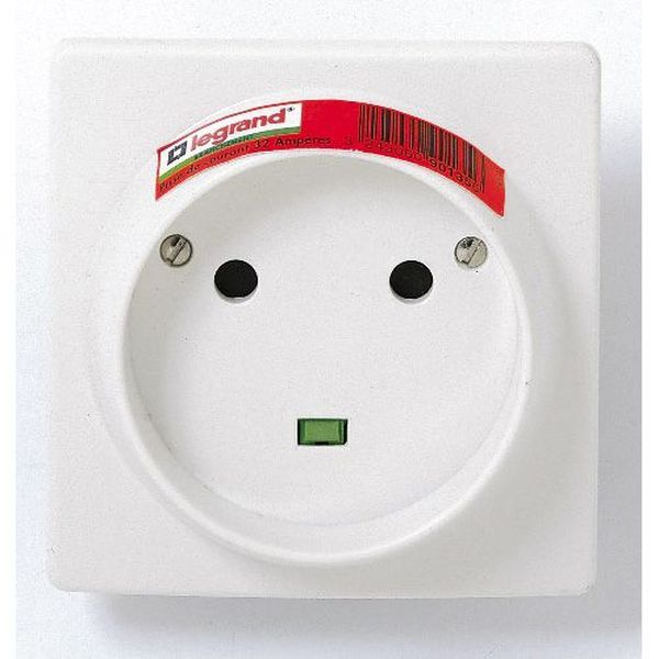 Socle 2P+T 32A Avec Éclips De Protection Et Étiquette Avec G legrand 090135